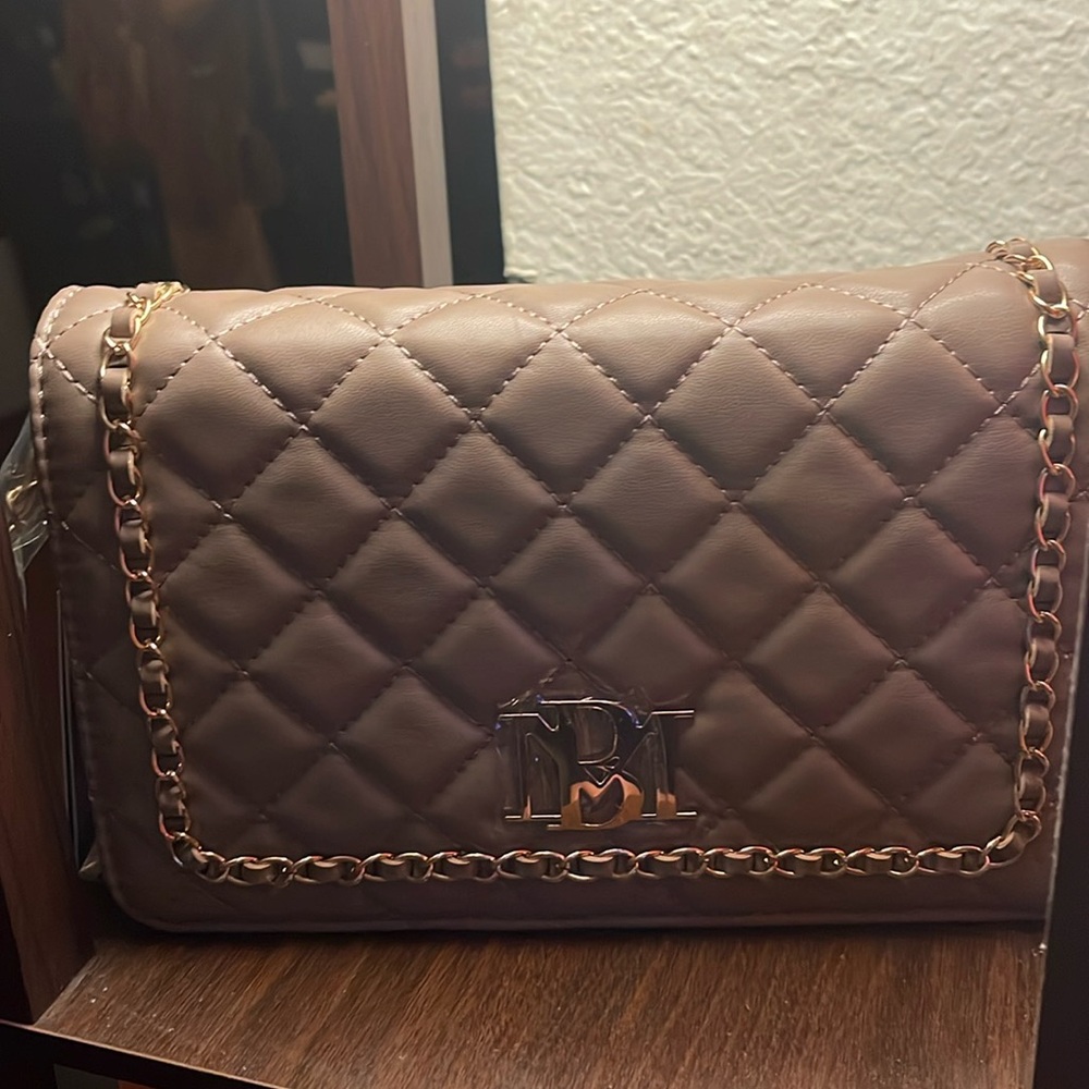 Beautiful vegan Leather purse .
Designer Badgley Mischika ! 
Very  great deal